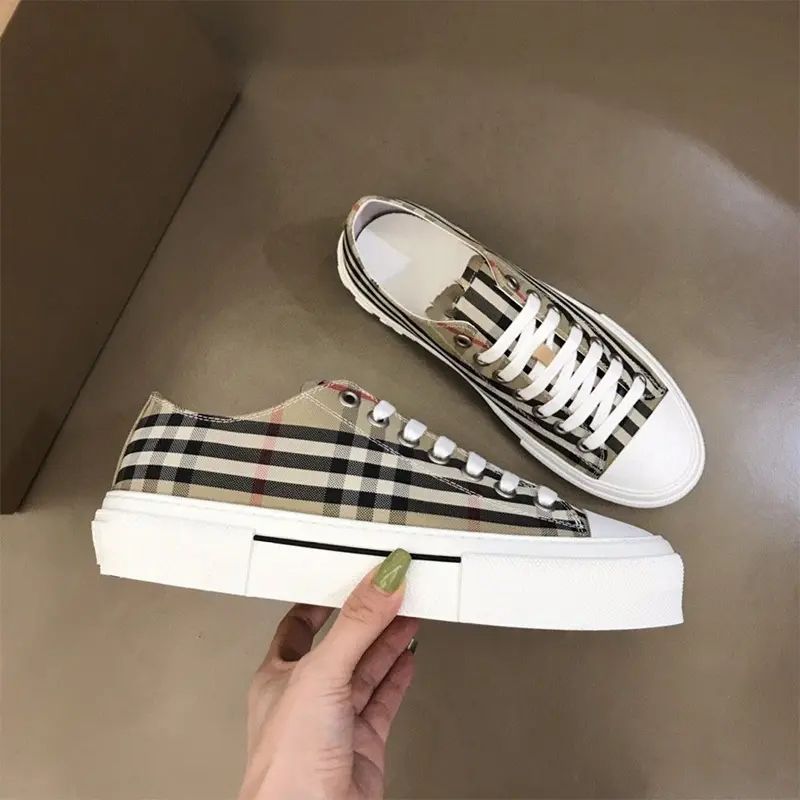 Women's Casual Lace-Up Shoes